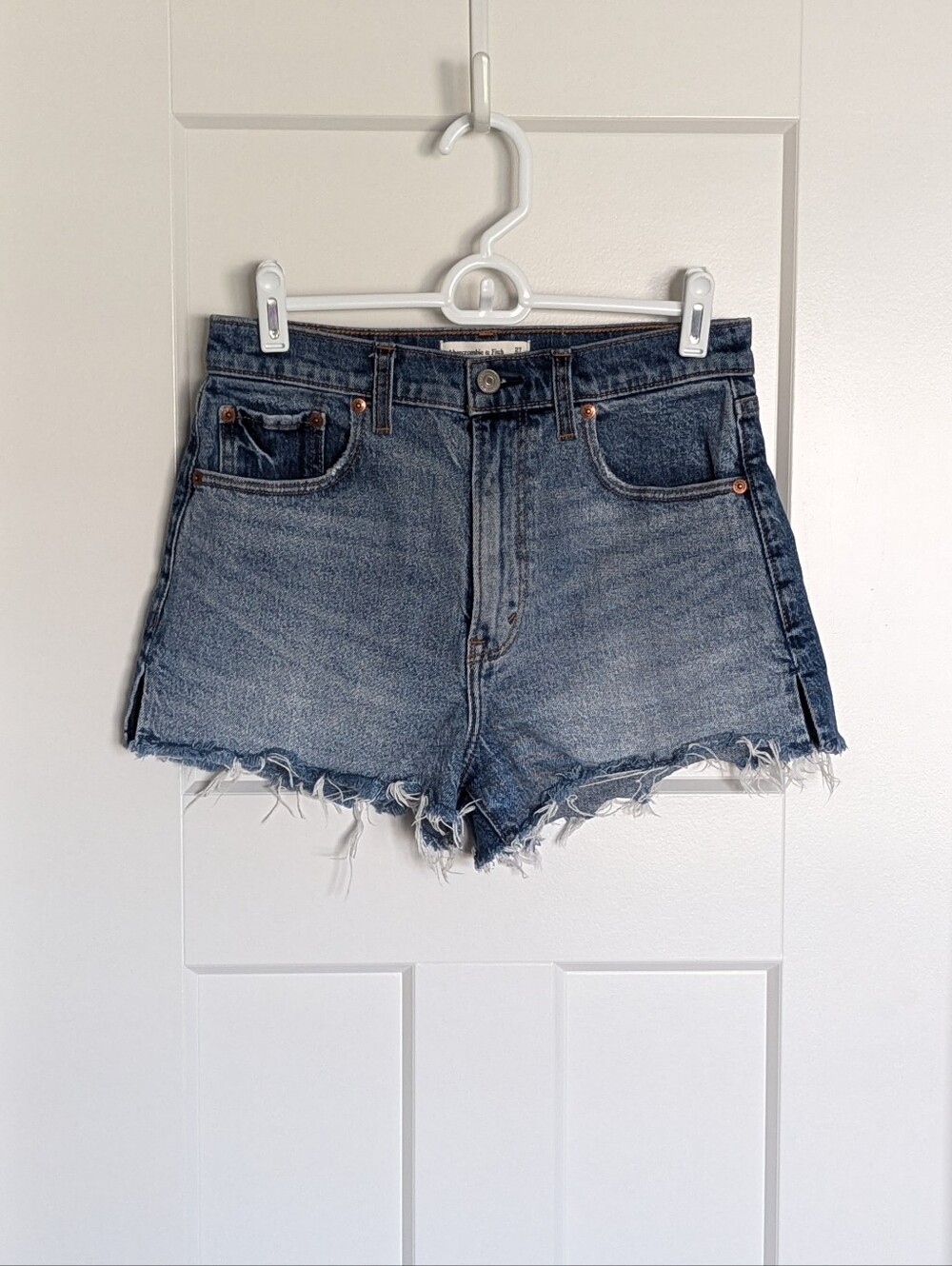 Abercrombie The Mom Short High Rise - Raw Hem sz 27